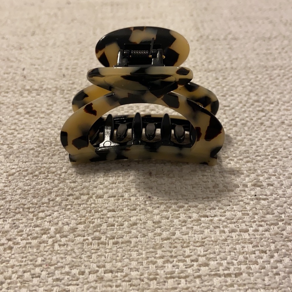 Madewell tortoise shell hair clip